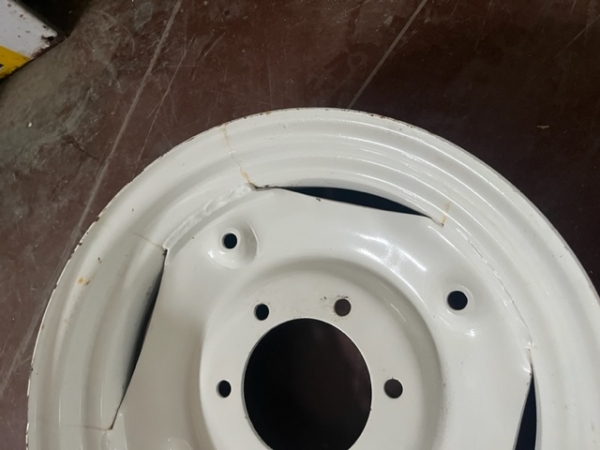 2 Stück Felge vorn für 16 Zoll Bereifung  UTB V445 U550 Traktor Fiat 400 420 450 ...