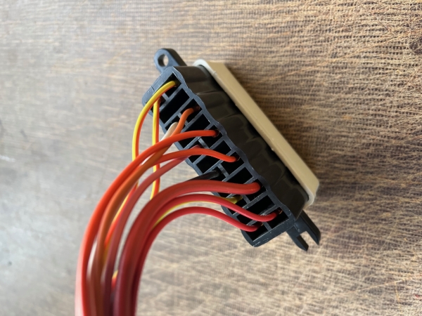 Sicherungsleiste mit Kabel