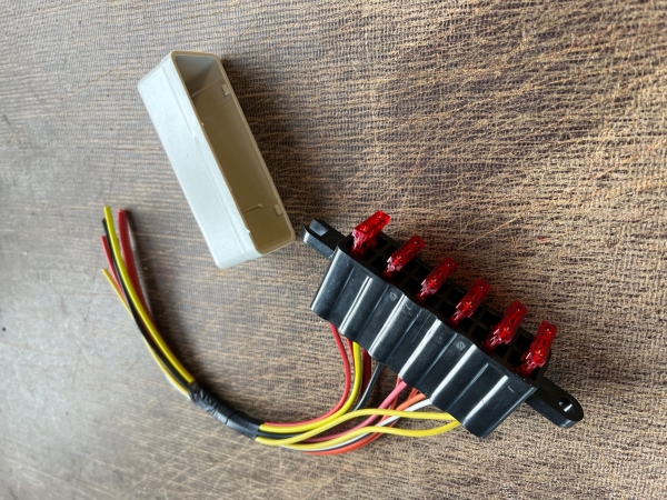 Sicherungsleiste mit Kabel