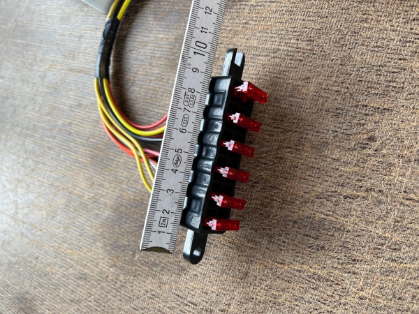 Sicherungsleiste mit Kabel