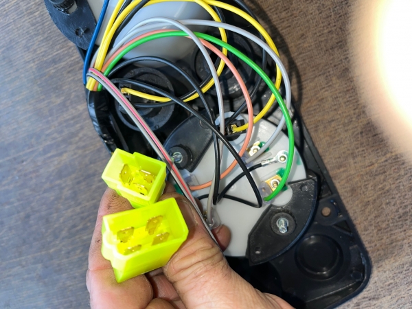 Amaturenbrett Instrumententafel mit Tachowelle + Tachoantrieb Fiat und UTB 445 + 550