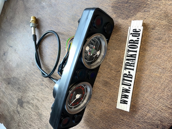 Amaturenbrett Instrumententafel mit Tachowelle + Tachoantrieb Fiat und UTB 445 + 550