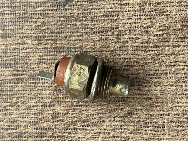 Geber Temperaturgeber UTB U 300 302 445 550 640 643 453 + TIH + Raupe SV445 + Fiat R450 aus lagerbestand