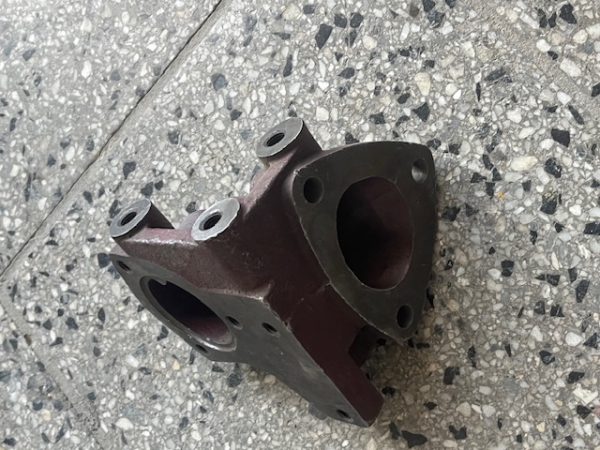 Gehäuse Thermostat  TIH UTB 300 302 445  Fiat 450 480 540 ...