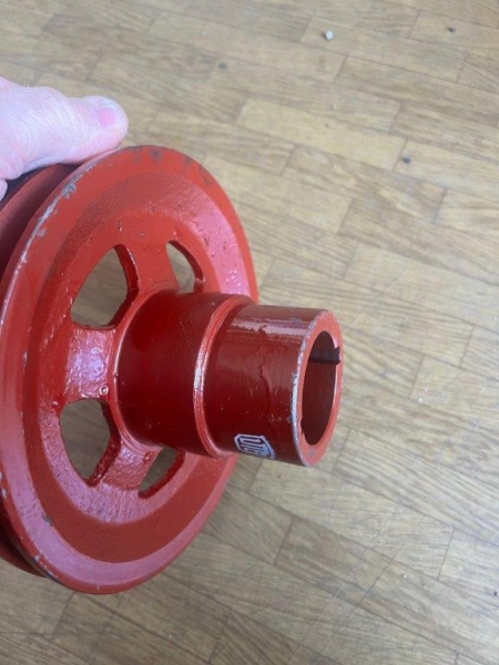 Keilriemenscheibe UTB 650M 651M vorn für schmalen Keilriemen