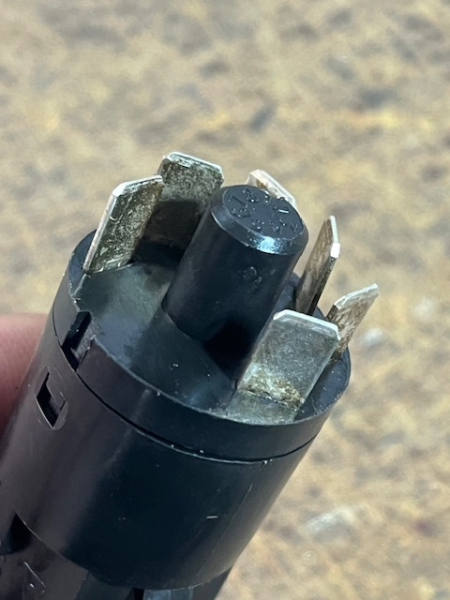 Warnblinkschalter Belarus MTS | 245.3710  MTS 80 / 82 /820  MTS 920