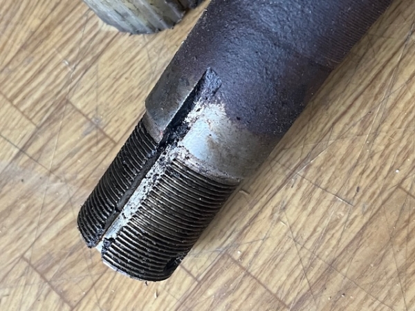 Achsschenkel UTB 550 IF Linke seite - lagerbestand