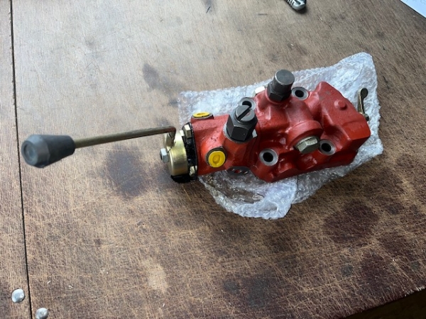 Deckel vorn von Kraftheber komplett mit Ventilen UTB + Fiat 450 480 640 55.46 65.46 mit Zusatzsteuergerät