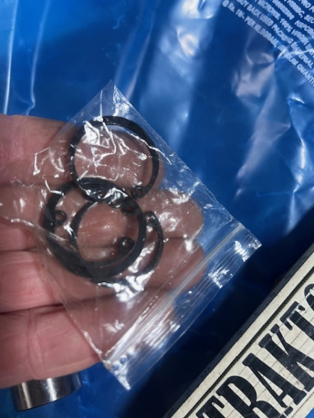 Kreuzgelenk für Kardanwelle Fiat 450DT 550DT 640DT - 65.46 DT .....