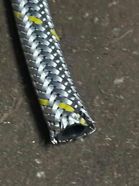 Dieselleitung mit Metallgeflecht  mit Ringöse  TIH 445 vom Dieselhahn zur Handpumpe