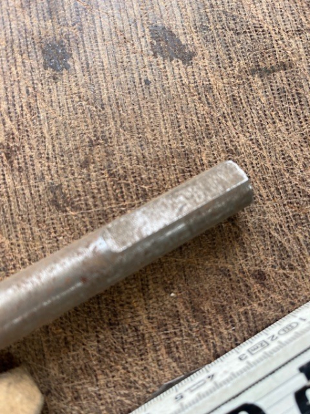 Welle im Schaltgetriebe UTB aus original Lagerbestand