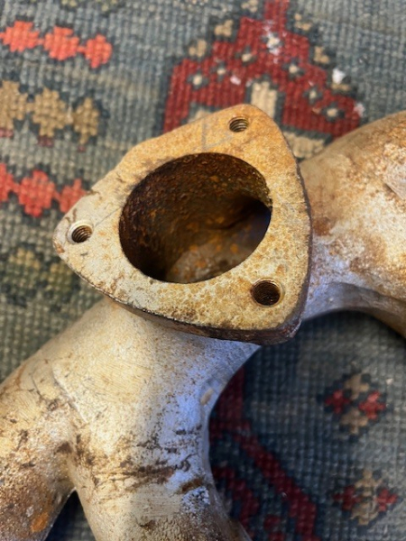 Krümmer UTB 550 640 643 ARO mit Brasov Motor original Teil aus Lagerbestand