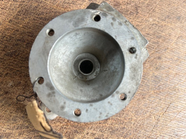 Unterteil Förderpumpe UTB TIH Fiat aus original teile Lagerbestand