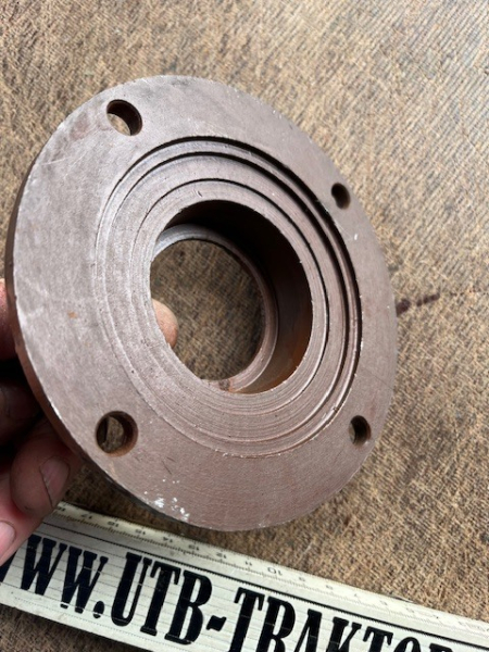 Deckel Flansch am Getriebe - Differenzial TIH 445