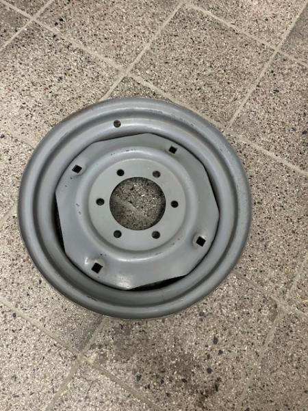 Felge vorn für 16 Zoll Bereifung  UTB V445 U550 Traktor Fiat 400 420 450 ... original Teil incl. Versandkosten A