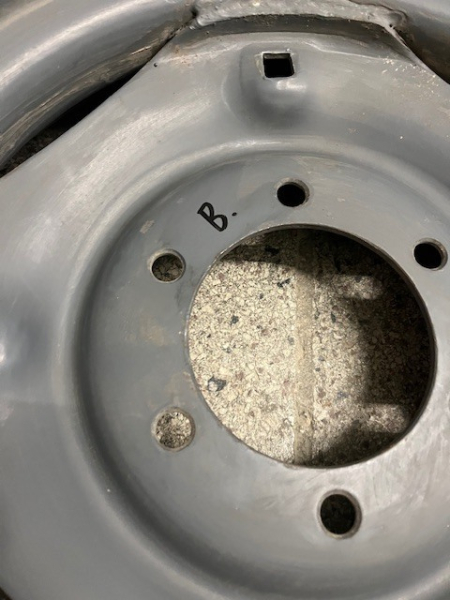 Felge vorn für 16 Zoll Bereifung  UTB V445 U550 Traktor Fiat 400 420 450 ... original Teil incl. Versandkosten B