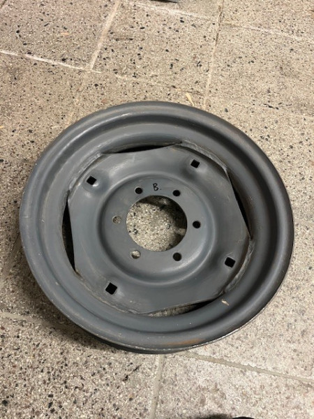 Felge vorn für 16 Zoll Bereifung  UTB V445 U550 Traktor Fiat 400 420 450 ... original Teil incl. Versandkosten B