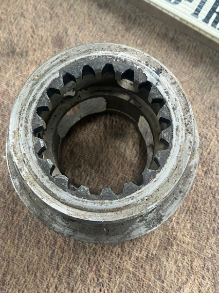 Gehäuse für Untersetzer am UTB TIH Fiat