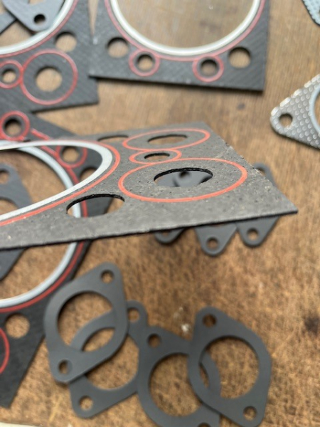 Dichtsatz Zylinderkopf Zetor 4 zylinder Serie UR1 38023086 Serie UR1 38023086 Stärke 1,2 mm