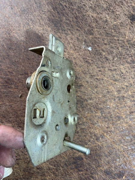 Türschloss - MTS 80/82 - rechts mittlere kabine