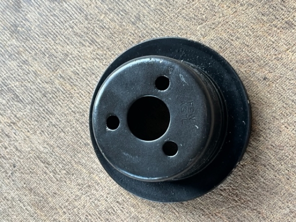 Keilriemenscheibe für Wasserpumpe UTB TIH und Fiat Traktoren