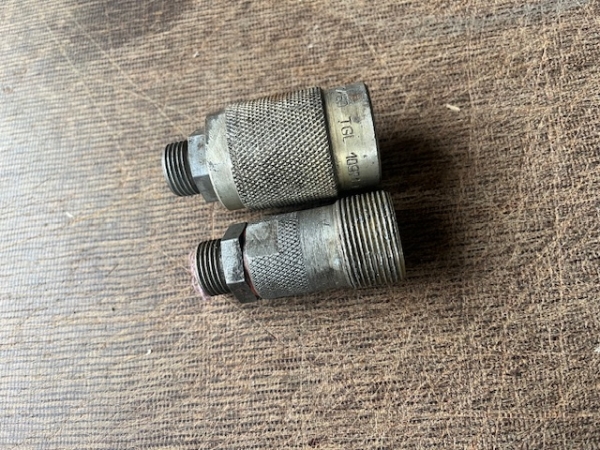 1 Pärchen Hydraulikverschraubung M18x1,5 z.B. DDR Multicar Schiebeschild HT140 MZG40
