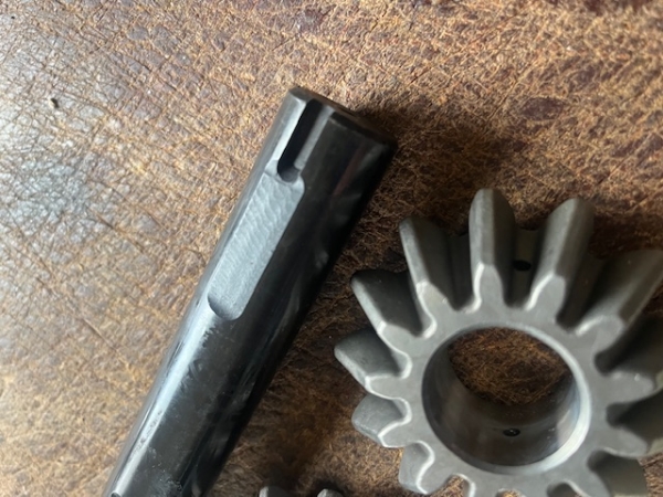 Welle mit Zahnrad im Differenzial TIH UTB Fiat 13 Zähne 24mm