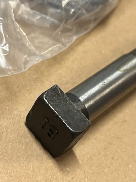 Bolzen / Schraube für Differenzial in der Hinterschse UTB 650 651 650M 651M