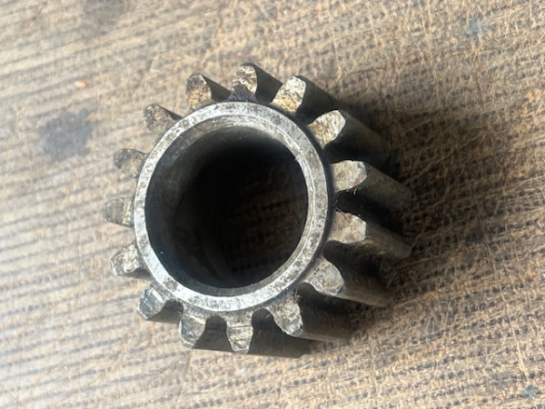 Zahnrad im Untersetzer getriebe UTB TIH Fiat aus original Lagerbestand