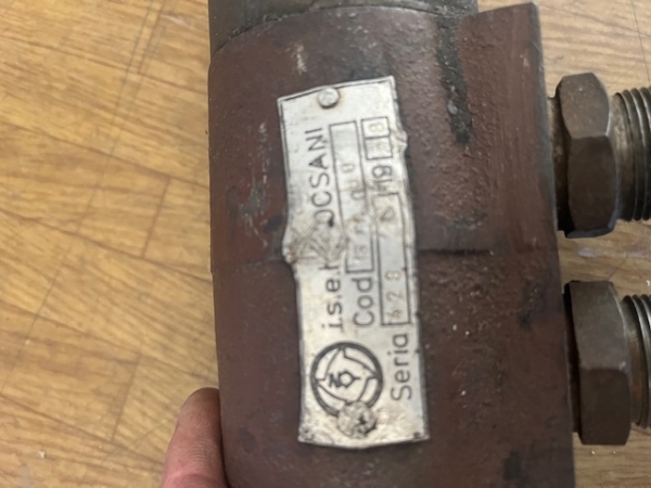 Hydraulik Drehdurchführung an der Abstützung vom TIH 445