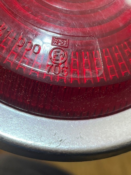 2 Stück Rücklicht rund für zwei Faden Birne