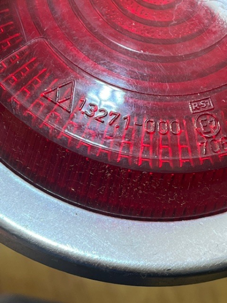 2 Stück Rücklicht rund für zwei Faden Birne