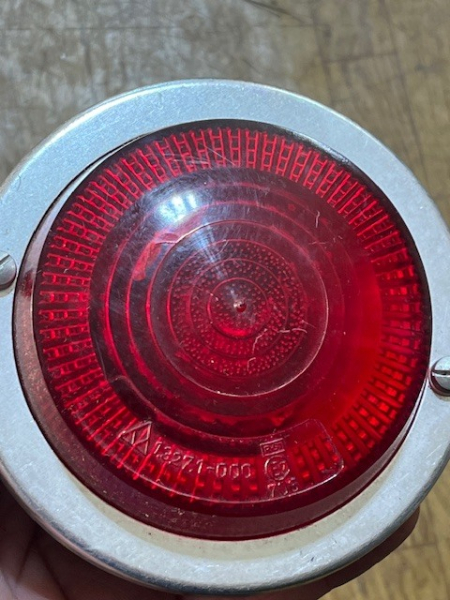 2 Stück Rücklicht rund für zwei Faden Birne