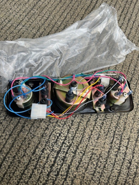 Amaturenbrett UTB TIH komplett Tacho mit Gewinde