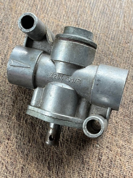 Lufthahn Absperrhahn IFA W50 ADK70 80 aus DDR Lagerbestand ohne griff 2284-01B