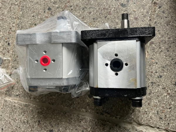 Verstärkte Hydraulikpumpe Arbeitshydraulik rechts UTB 302 445 550 TIH + FIAT Traktor