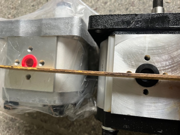 Verstärkte Hydraulikpumpe Arbeitshydraulik rechts UTB 302 445 550 TIH + FIAT Traktor