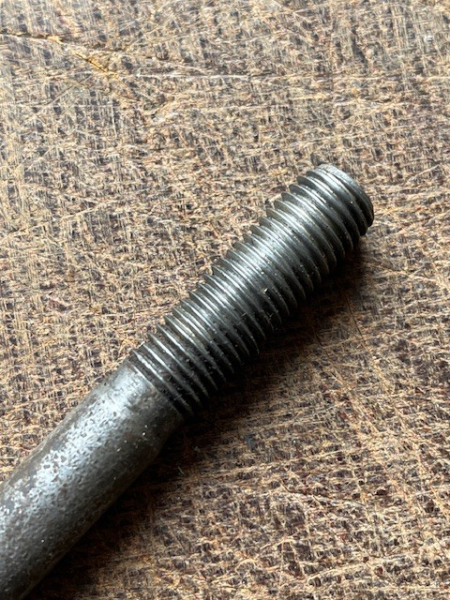 Gestänge einzeln zwischen Hanbremse und Fuß Bremspedal org. am U 550