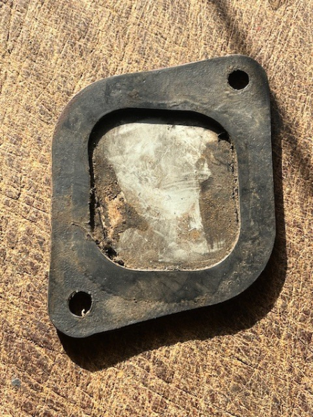 Deckel für Schauloch an der Kupplungsglocke am UTB TIH Fiat