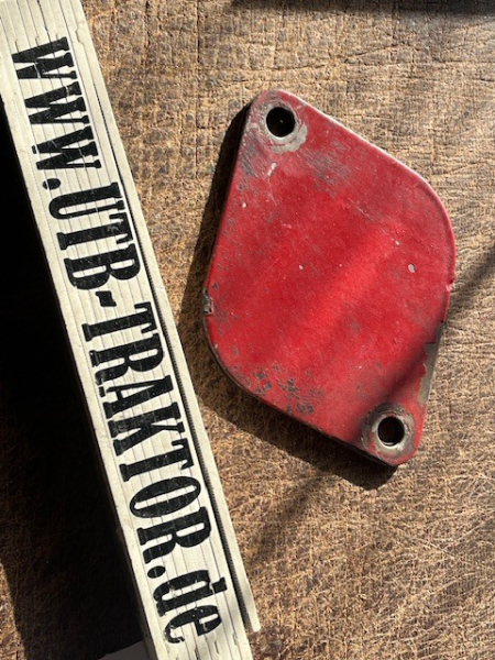 Deckel für Schauloch an der Kupplungsglocke am UTB TIH Fiat