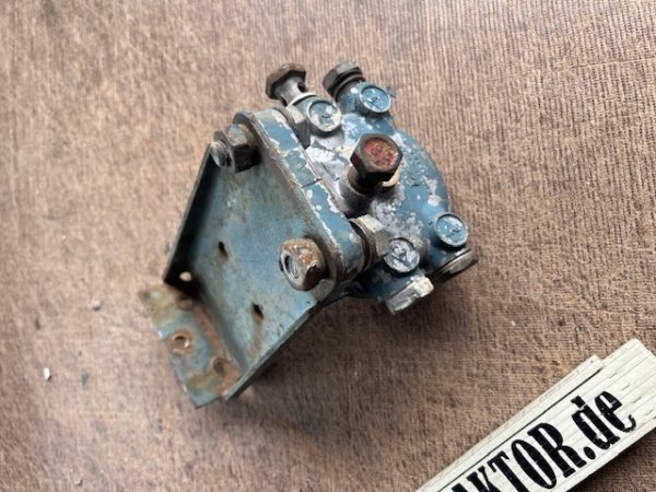 Halterung für oberen Dieselfilter am UTB 550 640 + Fiat