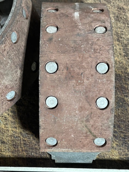 2 x Bremsbacken RS09 GT124 T157 aus DDR Lagerbestand