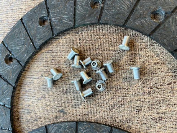 Kupplungsbelag für Fiat Traktor 411 - 415 + 315 auch DT 2 Stück + Nieten