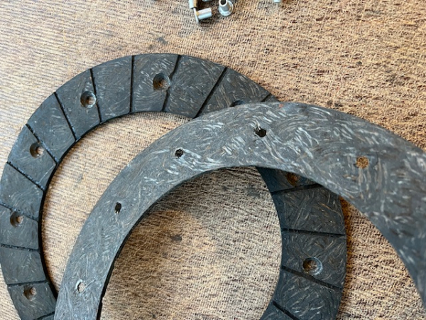 Kupplungsbelag für Fiat Traktor 411 - 415 + 315 auch DT 2 Stück + Nieten