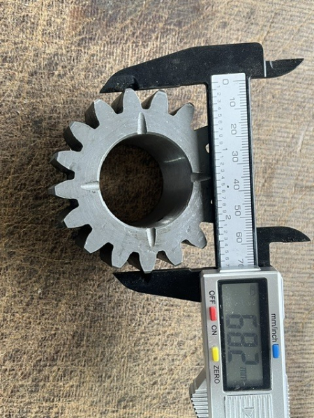 Zahnrad + Schiebemuffe  im Getriebe vom UTB 300 302