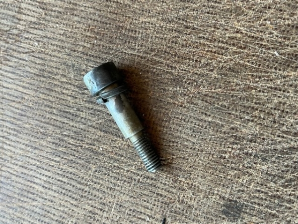 1 Stück Schraube für Leitung an der Hydraulikpumpe UTB TIH gut graucht Inbus