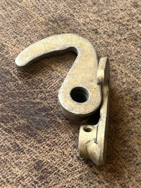Hebel für Motorhaube für UTB TIH Fiat aus original Lagerbestand