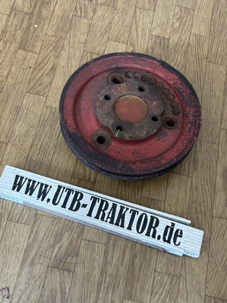 Keilriemenscheibe Kurbelwelle vorn UTB 550 640 Aro Diesel mit 4  Zylinder Motor