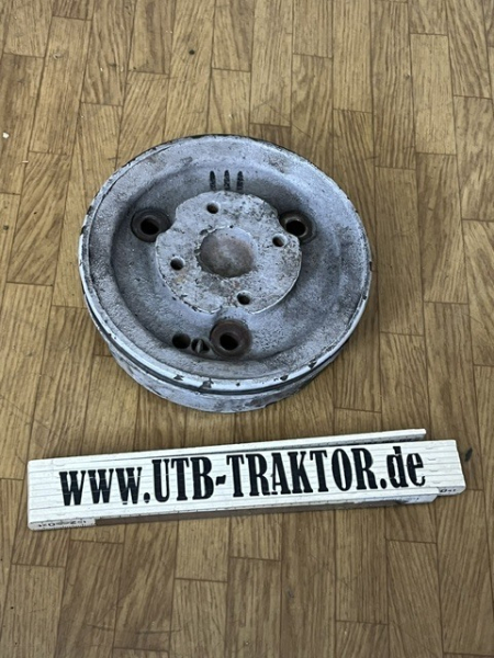 Keilriemenscheibe Kurbelwelle vorn UTB 445 Fiat 450 R450 400 m420 480 500 TIH  445DH mit 3 Zylinder Motor