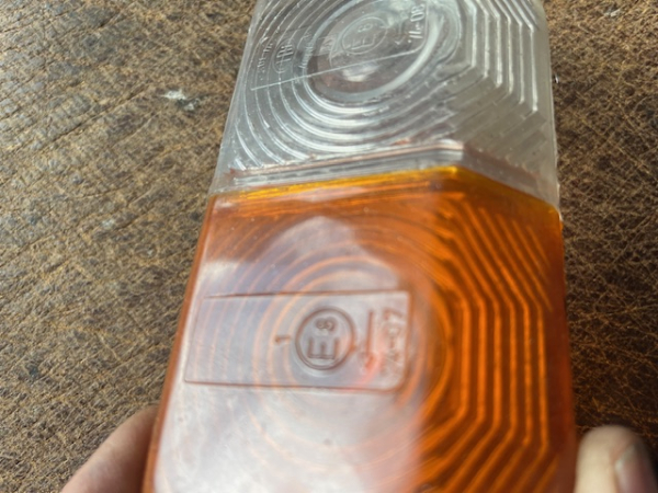 Kappe für Blinker + Standlicht UTB TIH vorne rechts